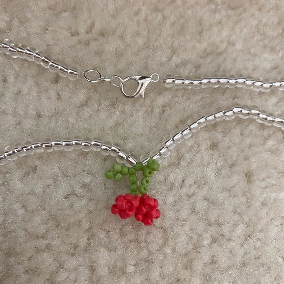 Cherry bead necklace - Picture 4 of 4